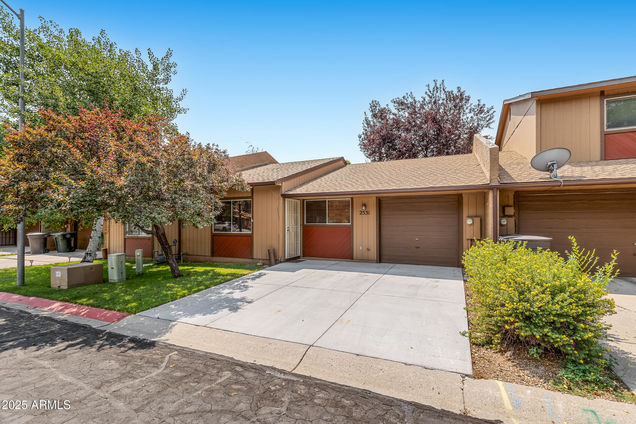 2531 E Heidi Loop