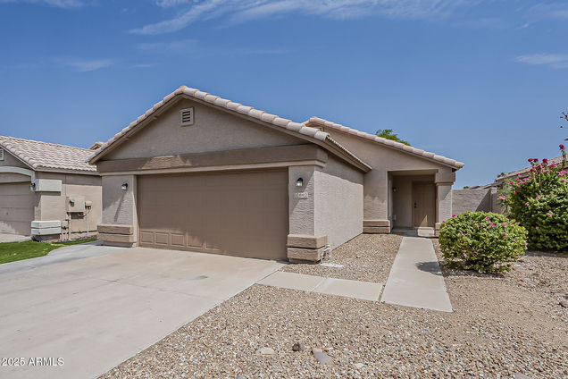 10412 W Reade Avenue Glendale, AZ House Active - Photo 1 of 20. Opens carousel modal
