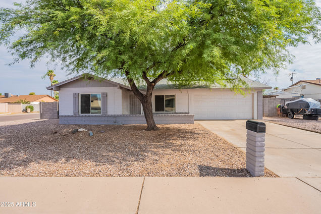 1301 W Kerry Lane