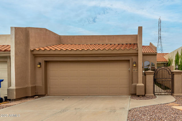 1810 N Barkley Mesa, AZ House Active - Photo 1 of 40. Opens carousel modal
