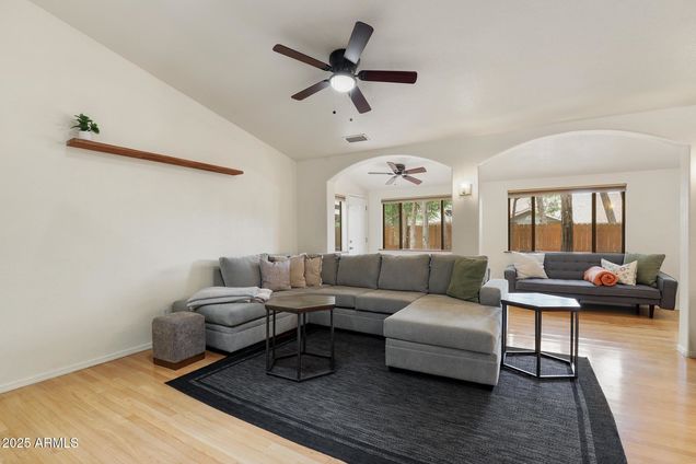 919 W Wilderness Trail
