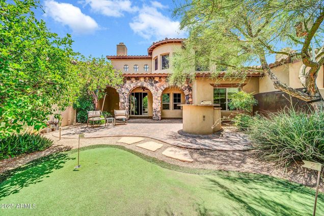 7240 E Aurora Drive