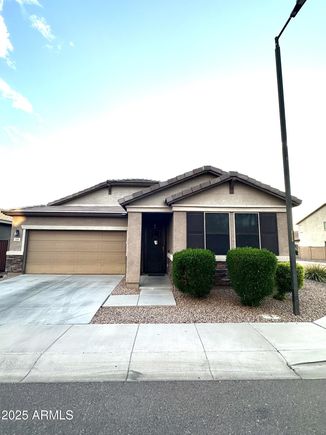 310 N Piedra