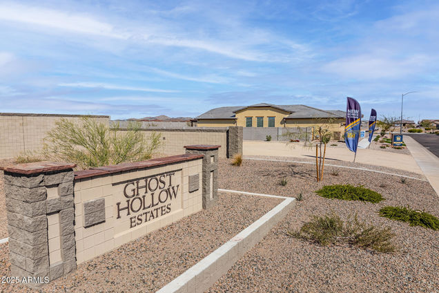 602 W Red Hawk Court