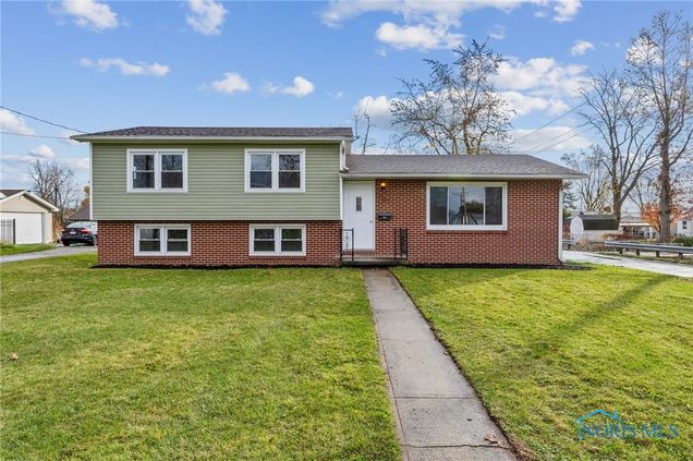 525 Lester Avenue Findlay, OH House Sold - Photo 1 of 34. Opens carousel modal