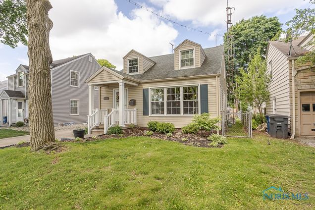 3555 Larchmont Parkway Toledo, OH House Sold - Photo 1 of 41. Opens carousel modal