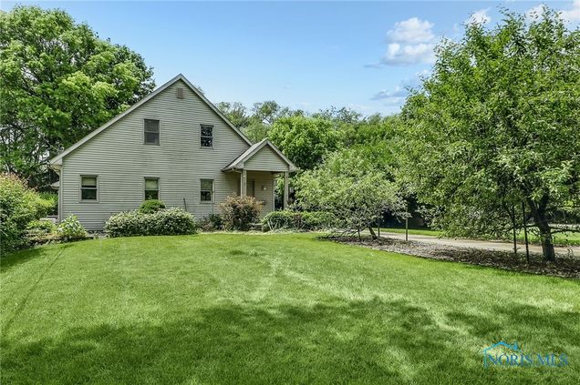 910 Pine Street Perrysburg, OH House Sold - Photo 1 of 39. Opens carousel modal
