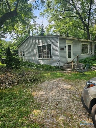 2427 Vaness Drive Toledo, OH House Active - Photo 1 of 2. Opens carousel modal
