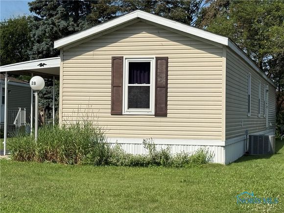 1730 Port Clinton Rd Road Fremont, OH House Active - Photo 1 of 29. Opens carousel modal