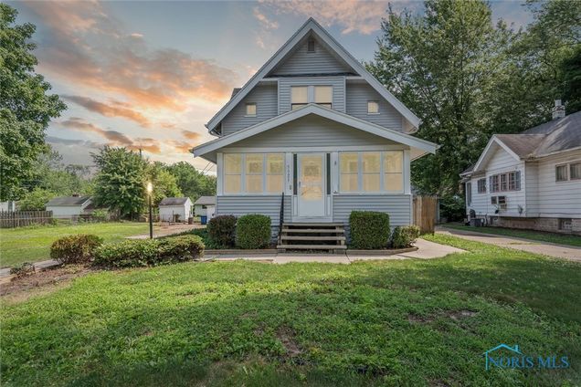 5321 Banbury Drive Toledo, OH House Active - Photo 1 of 28. Opens carousel modal