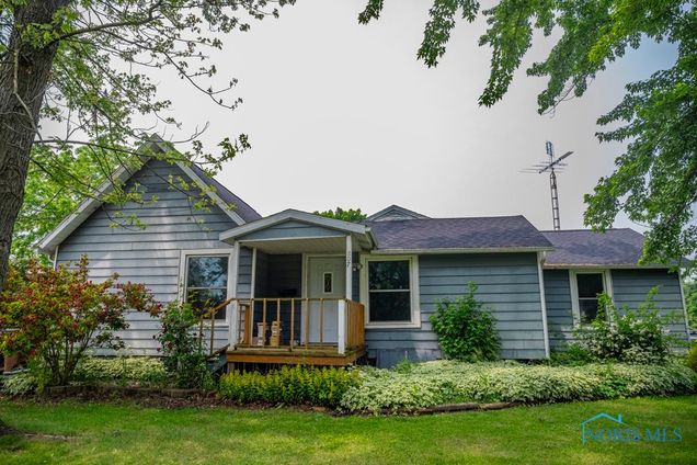 807 Linden Street Montpelier, OH House Active - Photo 1 of 22. Opens carousel modal
