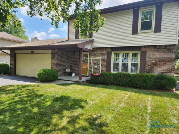7047 Crosscreek Drive Maumee, OH House Active - Photo 1 of 20. Opens carousel modal