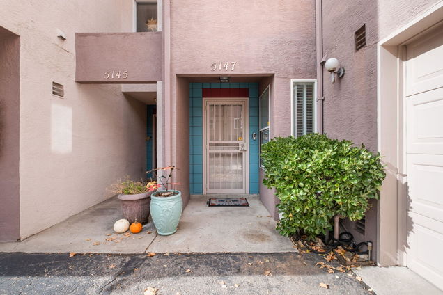 5147 Glenwood Pointe Lane NE Albuquerque, NM Condo Sold - Photo 1 of 19. Opens carousel modal