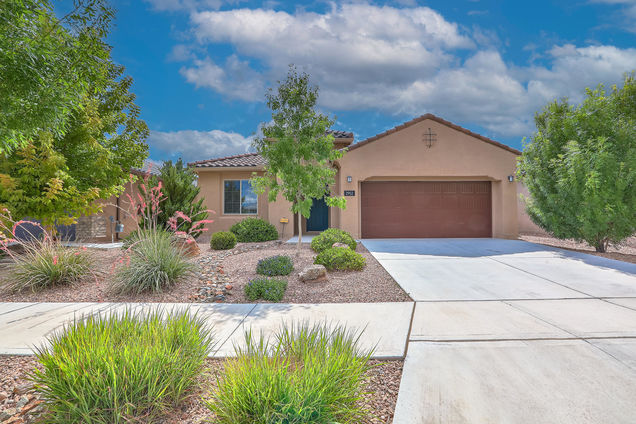 2952 Kings Canyon Loop NE