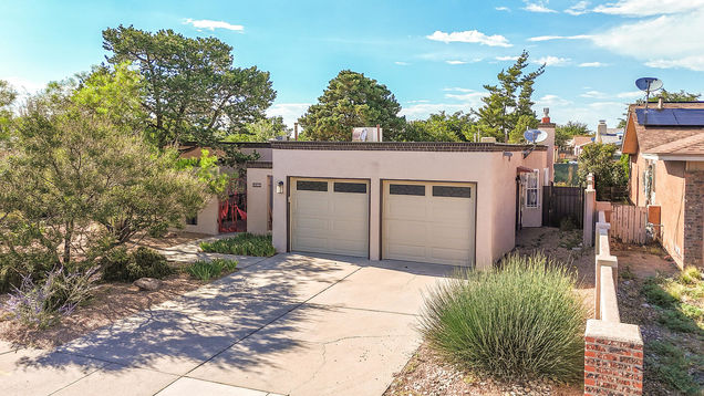 6345 Avenida La Costa NE