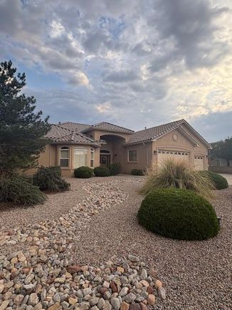 2324 Manzano Loop NE