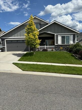 2709 S Seabiscuit Dr