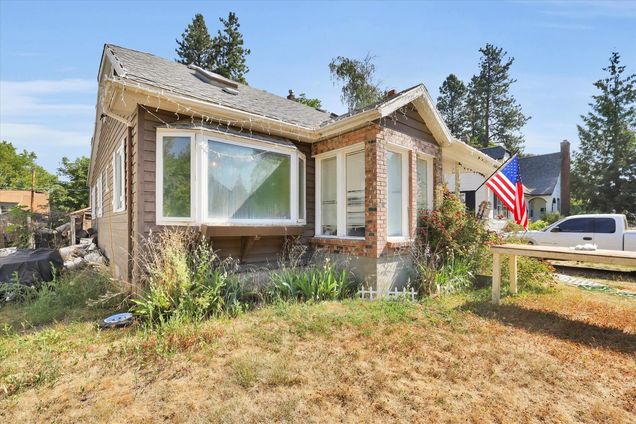 452 W 26th Ave