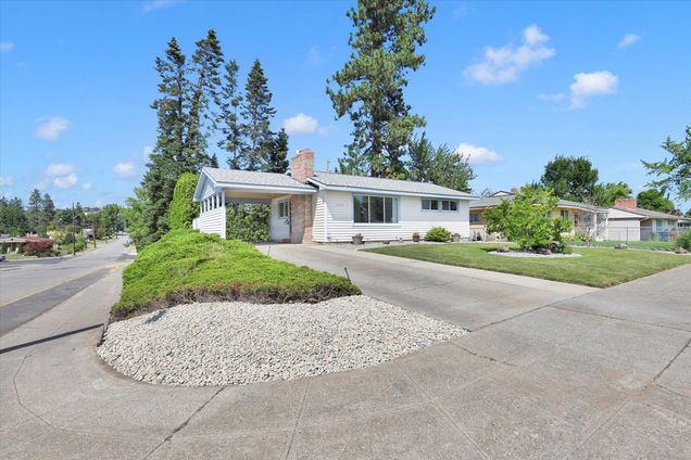 3222 W Eloika Ave