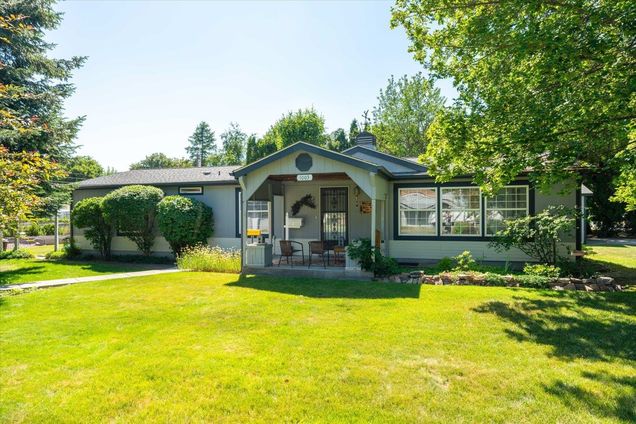 1003 W Clay Ave