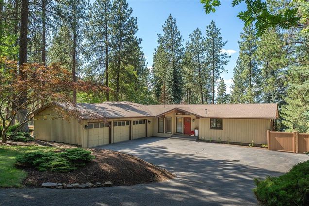 15013 E Shelly Ct Veradale, WA House Active - Photo 1 of 40. Opens carousel modal