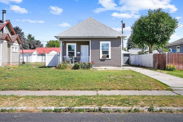 1111 E Longfellow Ave Spokane, WA House Active - Photo 1 of 34. Opens carousel modal