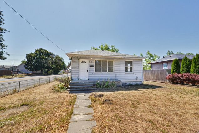 928 E Joseph Ave