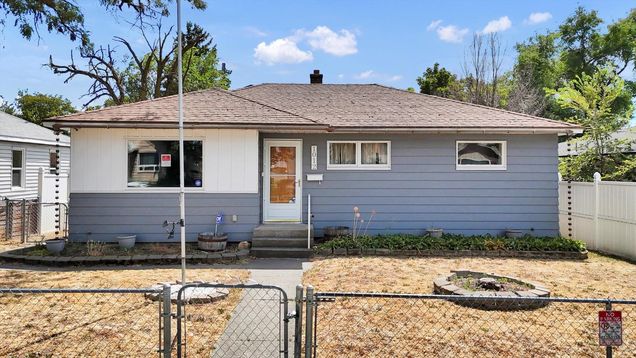 1012 E Lacrosse Ave Spokane, WA House Active - Photo 1 of 36. Opens carousel modal