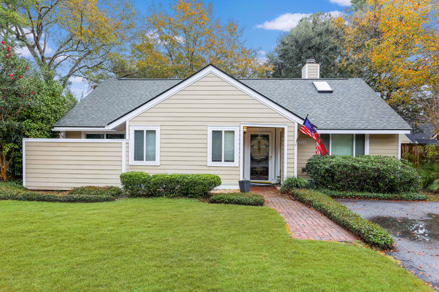 1135 Morning Glory Court Mount Pleasant, SC House Sold - Photo 1 of 27. Opens carousel modal