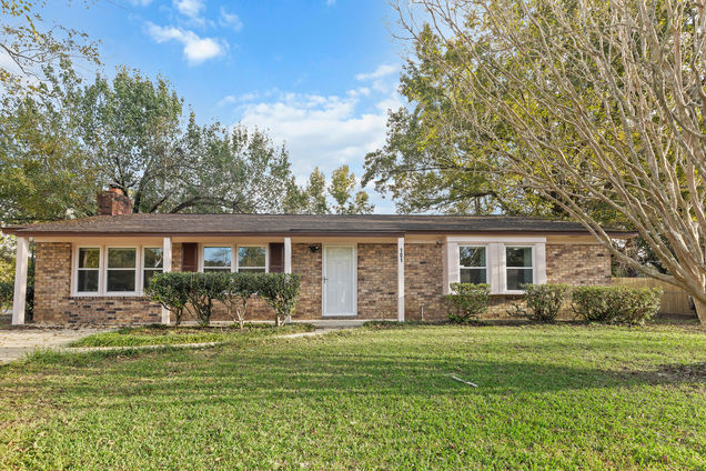 101 Robin Court Summerville, SC House Sold - Photo 1 of 28. Opens carousel modal