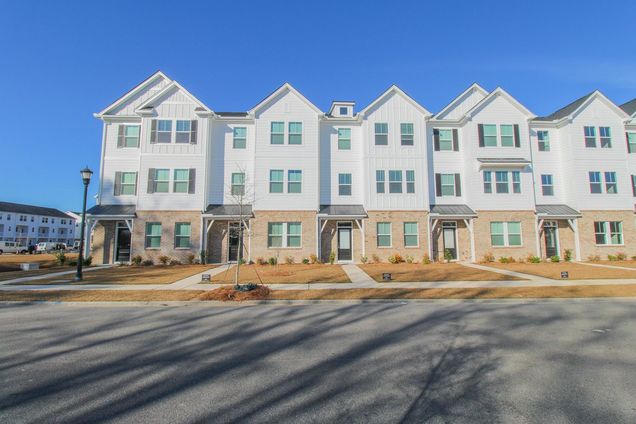 5156 Double Eagle Summerville, SC House Active - Photo 1 of 30. Opens carousel modal