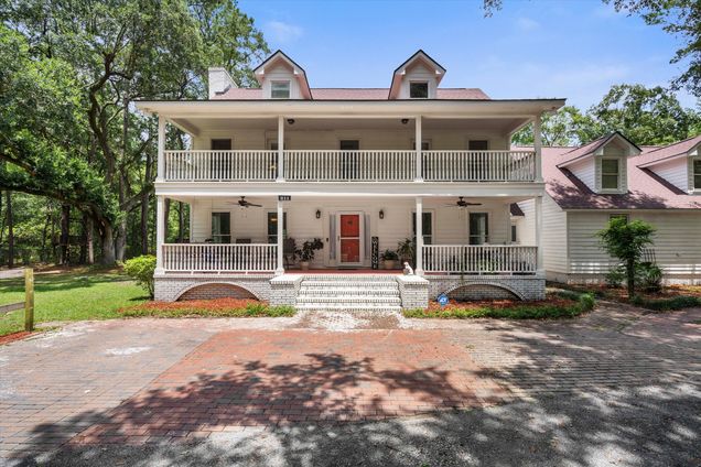 211 Knotty Pine Drive