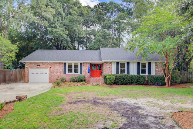 977 Colonial Drive