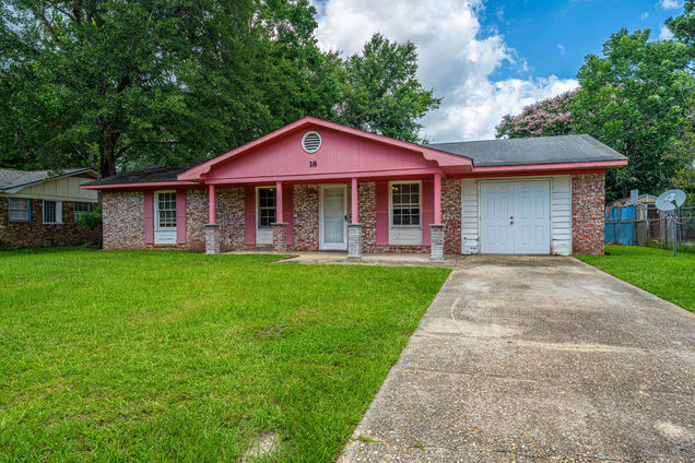 18 Summit Ave Avenue Goose Creek, SC House Active - Photo 1 of 27. Opens carousel modal