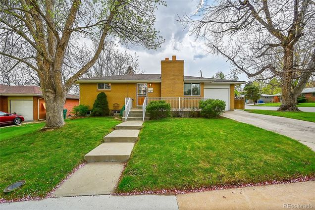 3522 W Berry Drive Littleton, CO House Contingent - Photo 1 of 33. Opens carousel modal