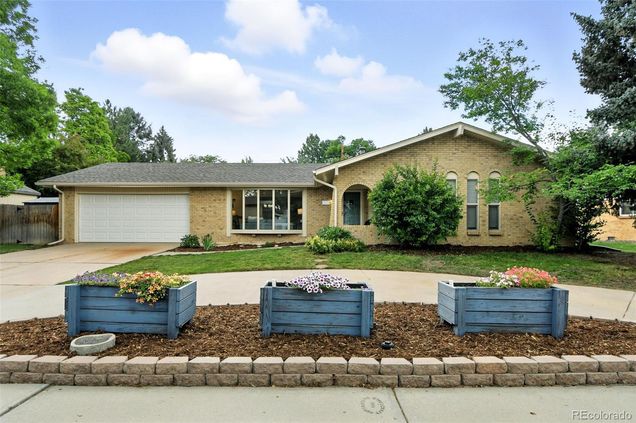 6419 W Roxbury Drive