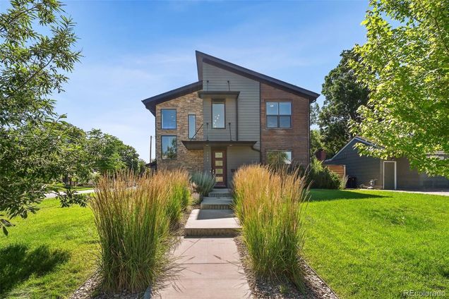 2800 S Dexter Way Denver, CO House Active - Photo 1 of 26. Opens carousel modal