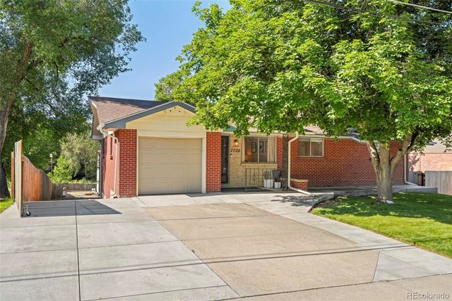 7720 W 62nd Place Arvada, CO House Active - Photo 1 of 20. Opens carousel modal