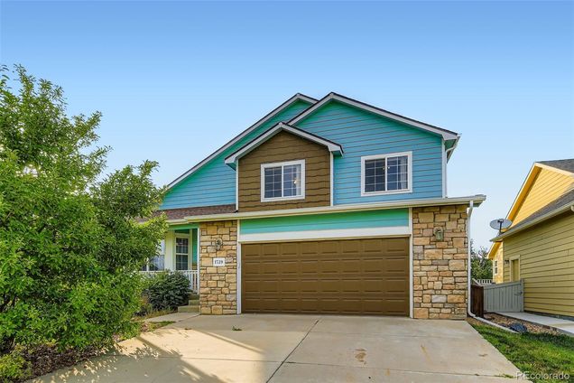 1739 Dyer Loop
