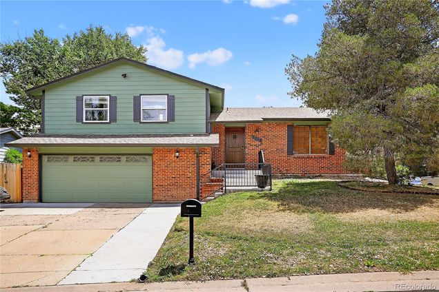 3258 S Ensenada Way Aurora, CO House Active - Photo 1 of 49. Opens carousel modal