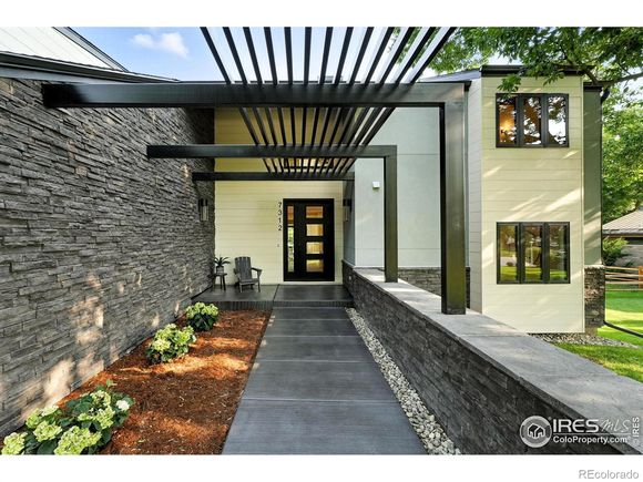 7312 Island Circle