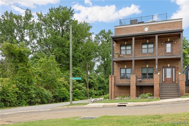 816 Riverside Park