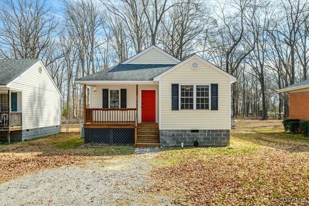 19917 Oakland Avenue Chesterfield, VA House Active - Photo 1 of 39. Opens carousel modal