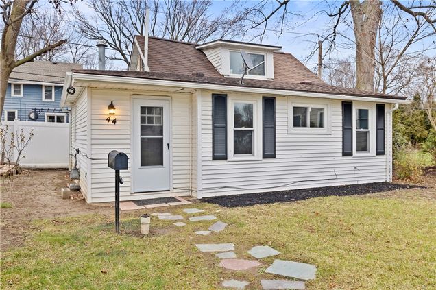 44 Winchester Road Irondequoit, NY House Sold - Photo 1 of 20. Opens carousel modal
