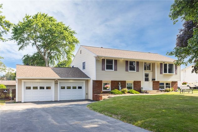 116 Churchill Drive N