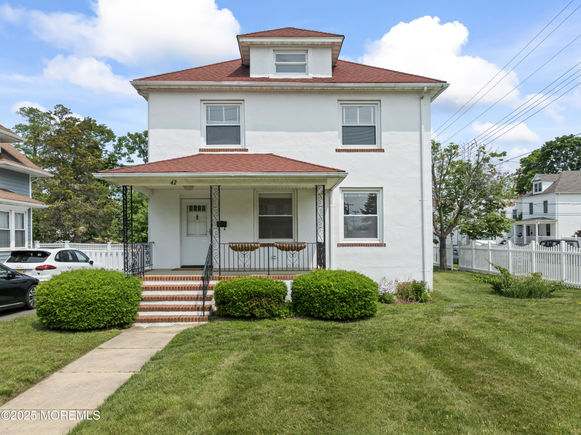 42 Chestnut Street Red Bank, NJ House Active - Photo 1 of 21. Opens carousel modal