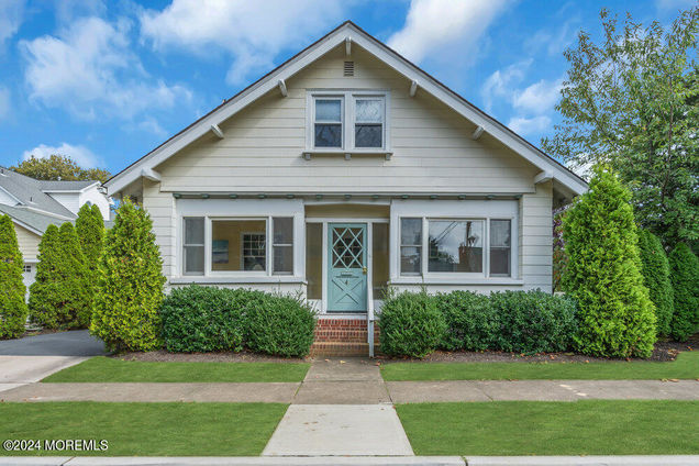 4 2nd Avenue Sea Girt, NJ House Active - Photo 1 of 32. Opens carousel modal
