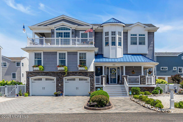 21 W Magnolia Avenue