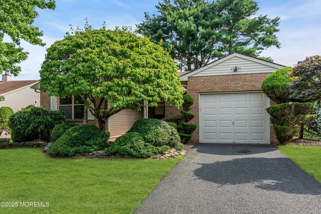 47 Lakeview Drive