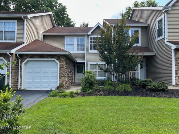 15 Saddle Court